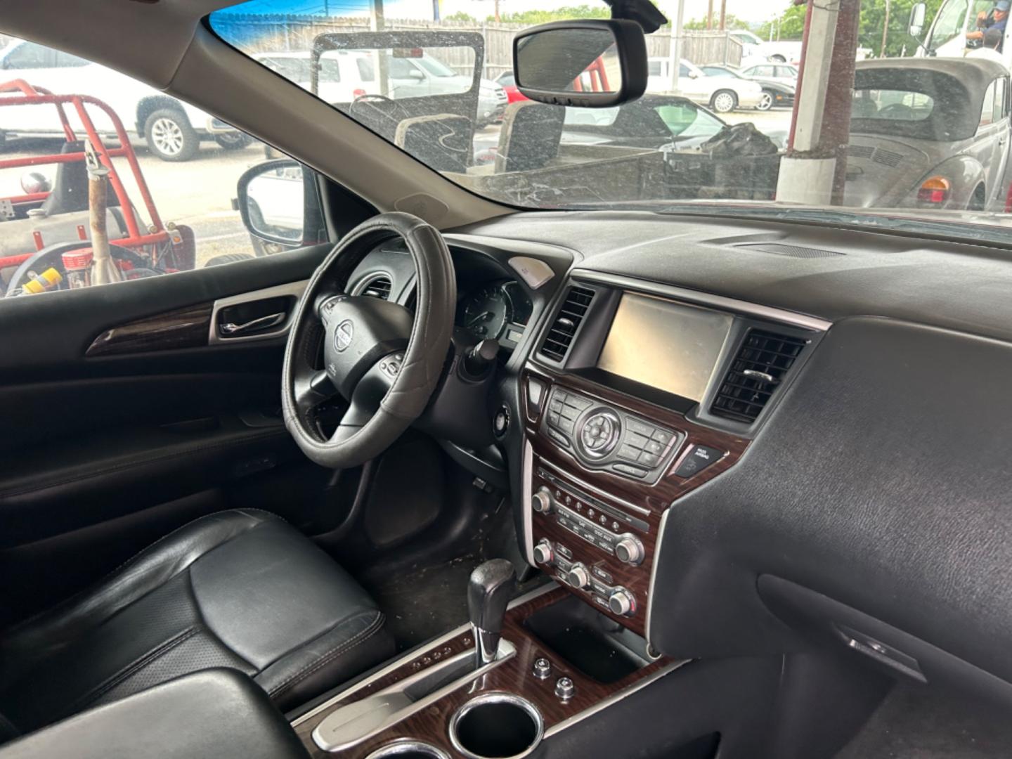 2014 Red Nissan Pathfinder S 2WD (5N1AR2MN4EC) with an 3.5L V6 DOHC 24V engine, Continuously Variable Transmission transmission, located at 1687 Business 35 S, New Braunfels, TX, 78130, (830) 625-7159, 29.655487, -98.051491 - Photo#8